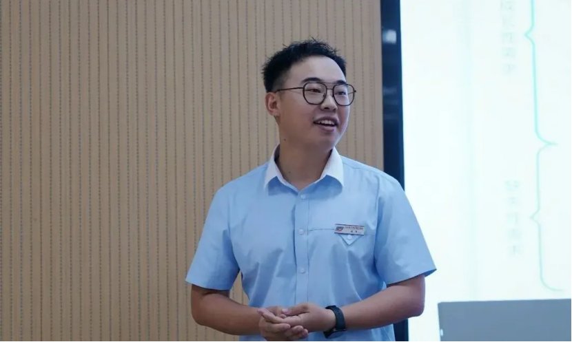 骨干教师同台开展课程改革成果汇报